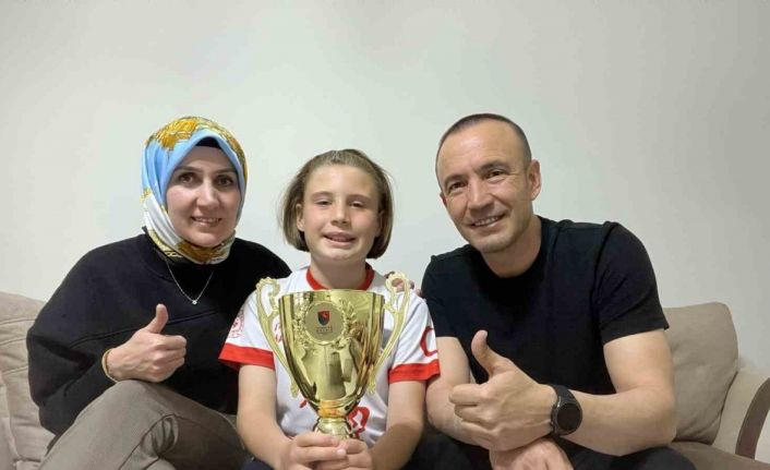 10 yaşındaki eskrimcinin gözü şimdiden olimpiyatlarda