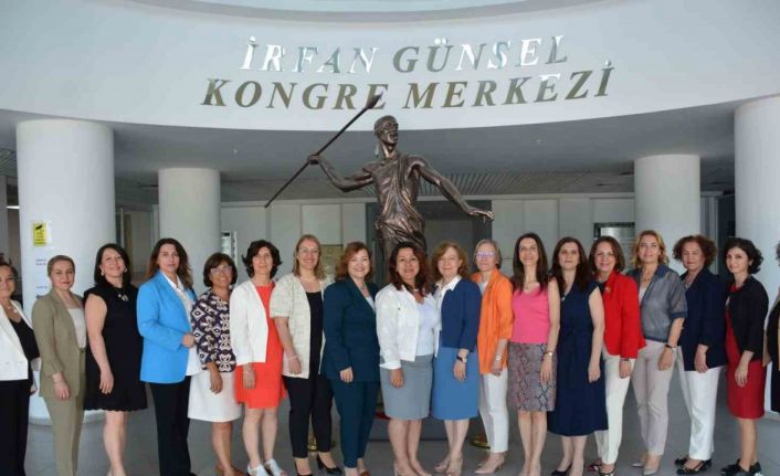 16 üniversitenin hemşirelik fakültesi dekanları Kıbrıs’ta toplandı