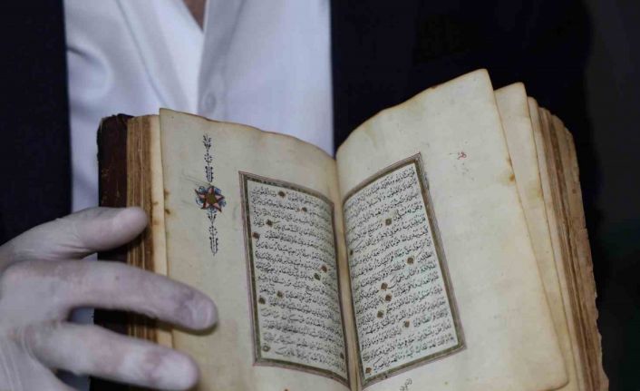 200 yıllık altın tezhipli Kur’an-ı Kerim’i Cumhurbaşkanı’na hediye etmek istiyor