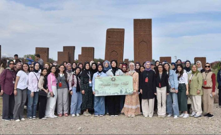 65 ilden bin 600 öğrenci Cumhurbaşkanlığı Külliyesi’nde ağırlandı