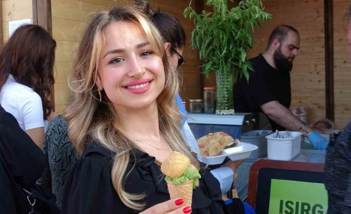 8. Samsun Yöresel Ot Yemekleri Festivali başladı, ısırganlı dondurma dikkat çekti