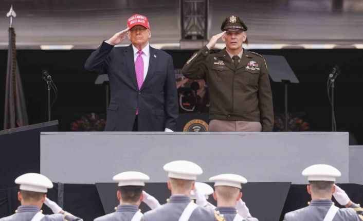 ABD Başkanı Trump: "Dünyanın şimdiye kadar gördüğü en güçlü ordusunu ben inşa ettim"