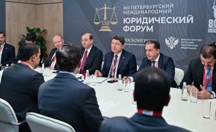 Adalet Bakanı Tunç, Katarlı ve BAE’li mevkidaşları ile görüştü