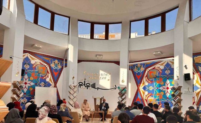 Afyonkarahisar Diyanet Gençlik Merkezi’nde mezuniyet programı coşkuyla gerçekleşti