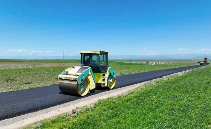 Ağrı’da Yukarı Ağadeve köyünde BSK asfalt yol çalışması tamamlandı