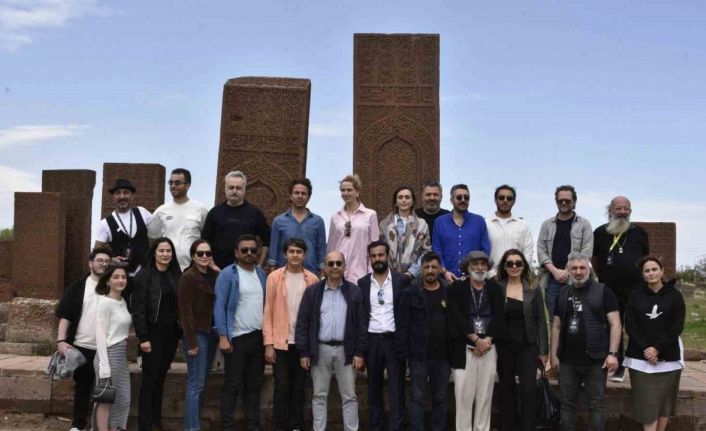 Ahlat’taki tarihi Selçuklu Mezarlığı’na ünlü akını