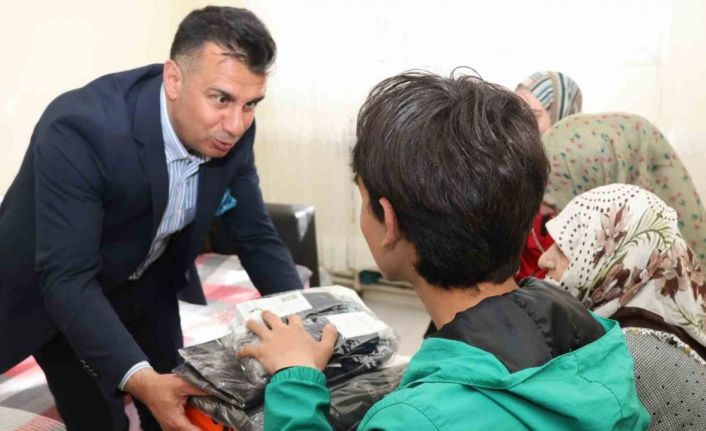 Aile yılı kapsamında bayram öncesi anlamlı ziyaret: 84 öğrenciye spor seti dağıtıldı.