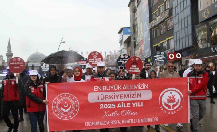 Aile yılı kortej yürüyüşü yağmura rağmen gerçekleşti