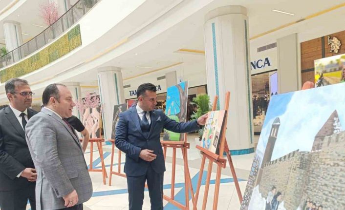 Aile yılı temalı resim sergisi sanatseverlerle buluştu