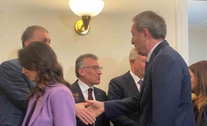 AK Parti heyeti, DEM Parti heyeti ile görüştü