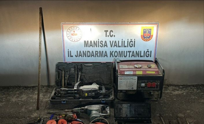 Akhisar’da kaçak kazı yapan 2 şüpheli suçüstü yakalandı