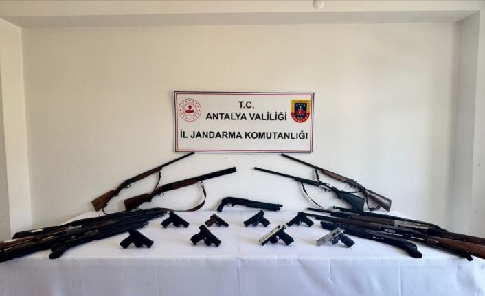 Alanya’da çok miktarda silah ve mühimmat ele geçirildi