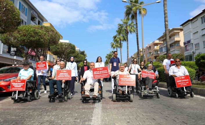 Alanya’da engelsiz halk plajı hizmete açıldı