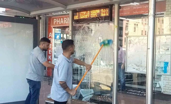Alanya’da otobüs duraklarına bakım