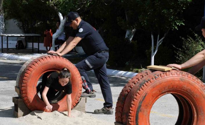 Alev savaşçısı olmak için komando eğitim parkurunda ter döktüler