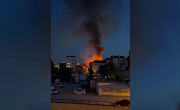 Alevler geceyi aydınlattı... Yangında 1 kişi hayatını kaybetti