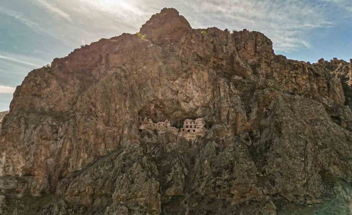 Alicin Manastırı, Sümela Manastırı ile olan benzerliğiyle dikkat çekiyor