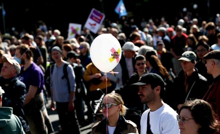 Almanya’da 60’tan fazla kentte aşırı sağcı AfD karşıtı gösteri