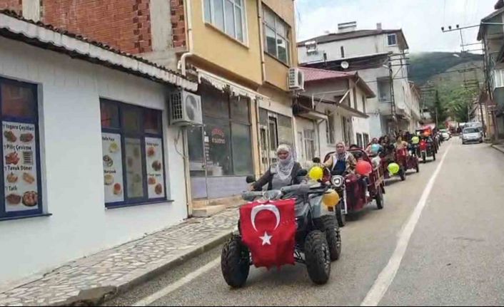 Alpaslan köyünde kadınlardan elektrikli motorlarla "Anneler Günü" konvoyu