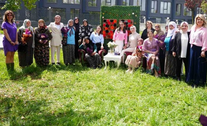 Alzheimer Merkezindeki anneler unutulmadı