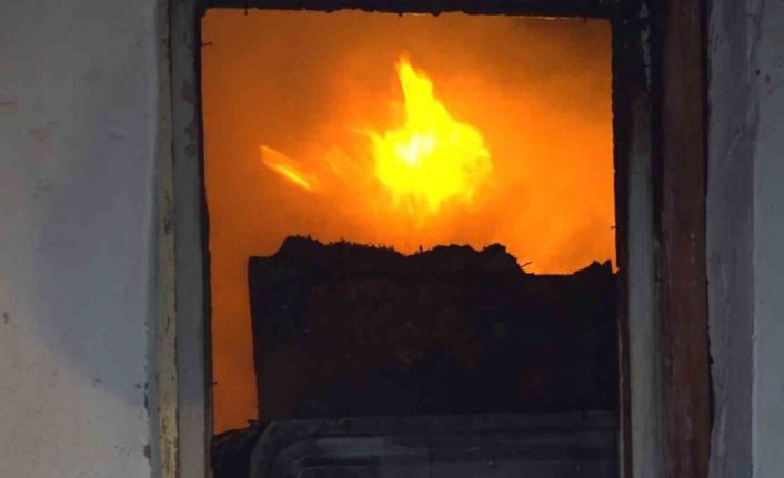 Amasya’da korkutan ev yangını