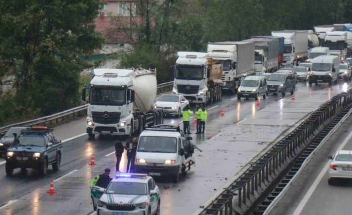 Anadolu Otoyolu’nda yağmur ile kazalar peş peşe geldi: Her iki istikamette de trafik aksadı