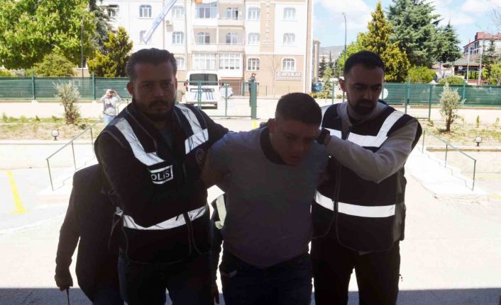 Anne cinayetinde acı gerçek: Tartıştığı oğlunu kapısına gelen polise şikayet etmedi, 1 dakika sonra canından oldu