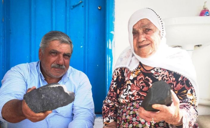 Anneler Günü hediyesi ’gökten’ indi: Bahçesine göktaşı olduğu düşünülen cisim düştü