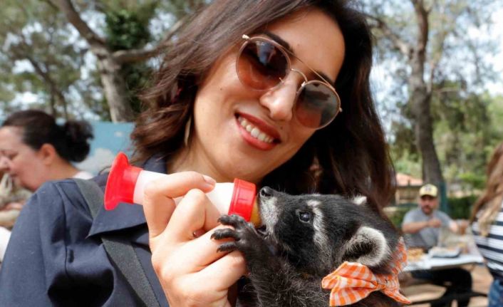 Antalya Doğal Yaşam Parkı’nda annesiz misafirlere Anneler Günü kutlaması