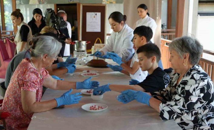 Antalya’da nineden toruna miras: Gülüklü çorbası buluşması