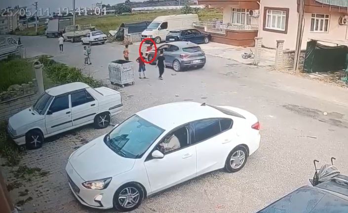Antalya’da otomobilin çarptığı 7 yaşındaki çocuk yaşam mücadelesini kaybetti