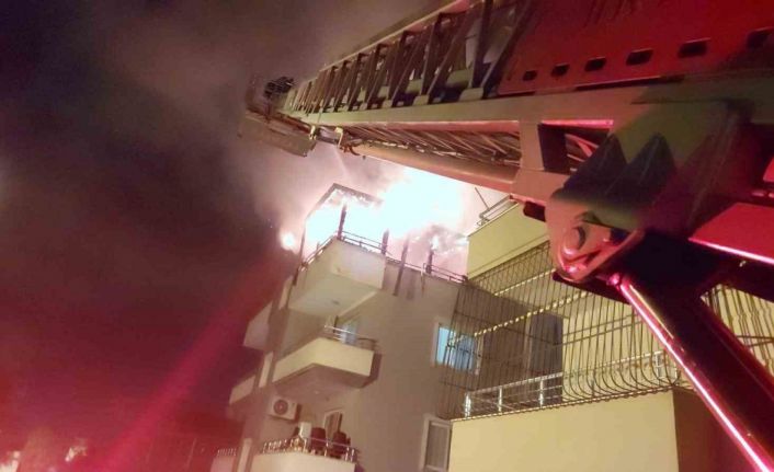 Apartman dairesi alevlere teslim oldu