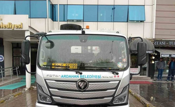 Ardahan Belediyesi 1 çöp kamyonu filosuna kattı