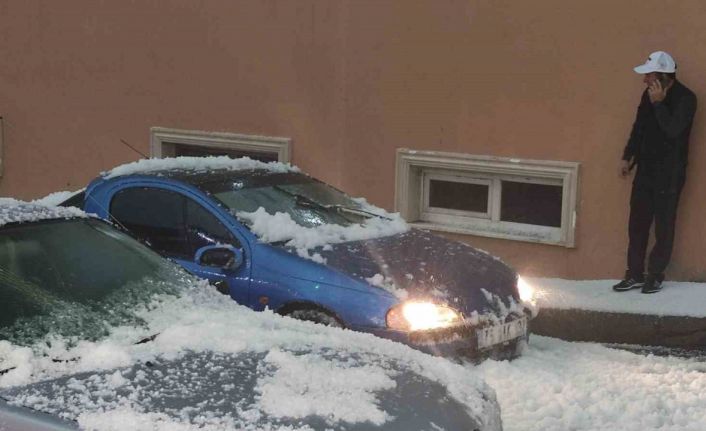 Ardahan’da dolu yağışı hayatı felç etti