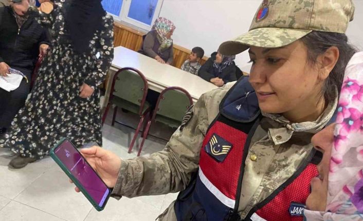 Ardahan’da jandarma kadınları KADES hakkında bilgilendirdi