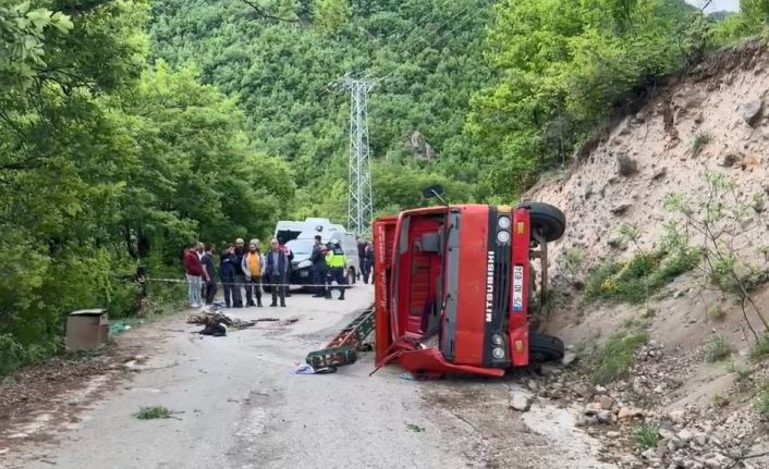 Artvin’de iş makinesi kaza yaptı: 1 ölü, 2 yaralı