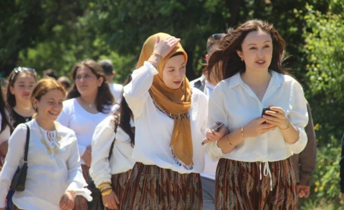 Aşıklar Sokağı’nda gençler kısmetini aradı