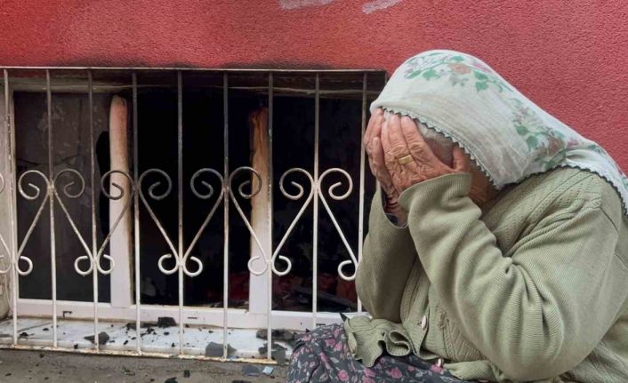 Ateşle oyun evi kullanılmaz hale getirdi