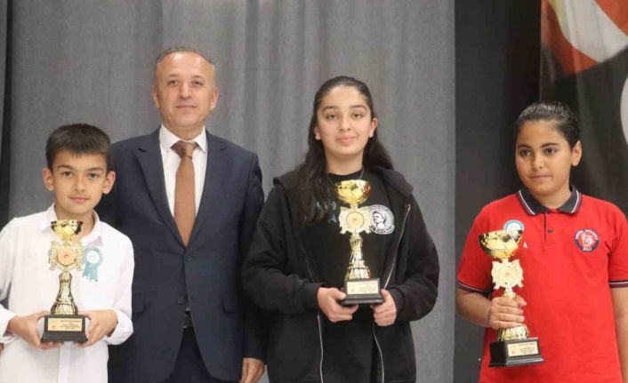 Atıkları sanata dönüştürdüler, temiz dünyayı kaleme aldılar