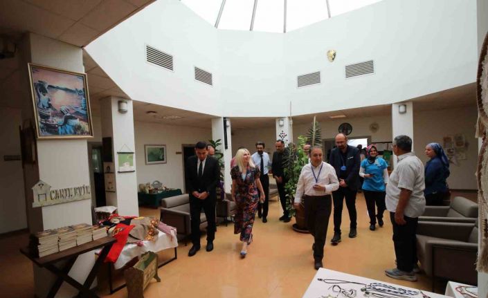 AÜ’de hastalara uygulamalı atölyelerde tarım ve sanatla terapi