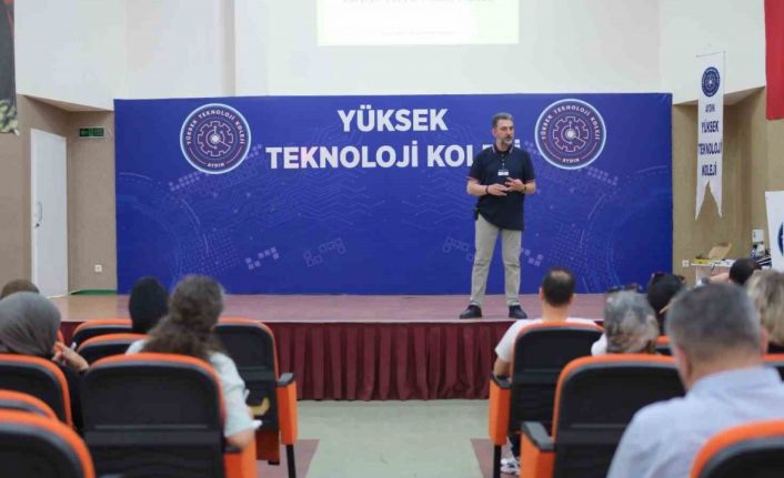 Aydın’da eğitimcilere ‘yapay zeka araçlarının kullanımı’ semineri