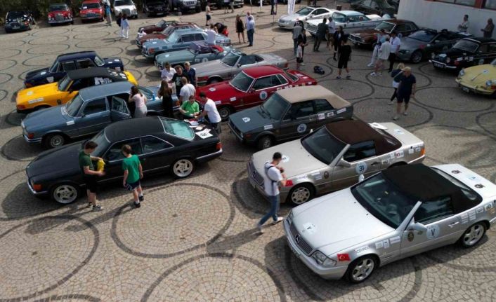 Ayvalık’ta klasik otomobillerin 27. Batı Anadolu Rallisi heyecanı