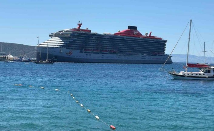 Bahamalar bayraklı kruvaziyer Bodrum’a demir attı