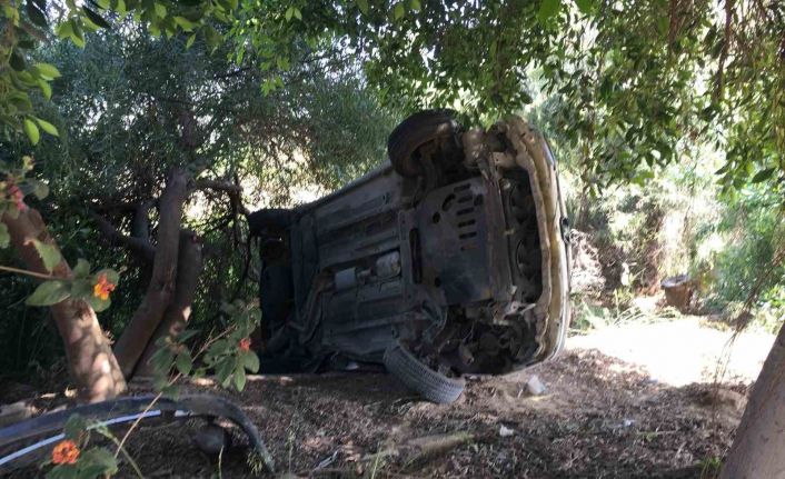Bahçeye savrulan otomobilin sürücüsü yaralandı