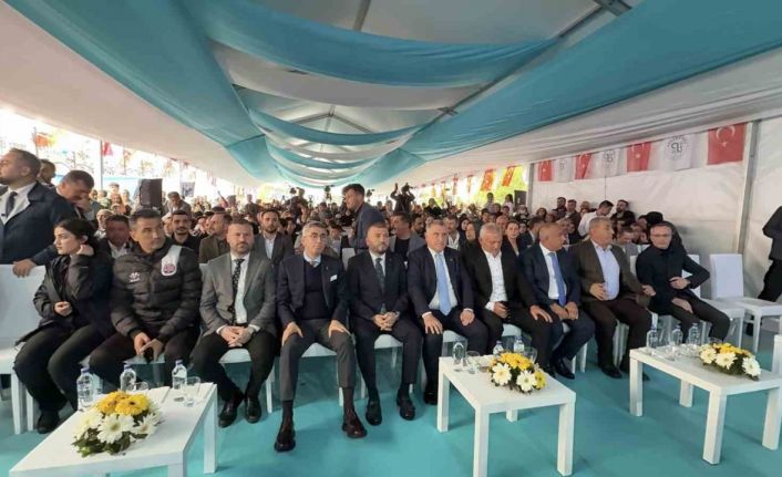 Bakan Bak: "Türkiye’de son 23 yılda spor tesisleri devrimi yaşanmaktadır"