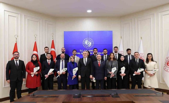 Bakan Işıkhan, eczacılarla bir araya geldi