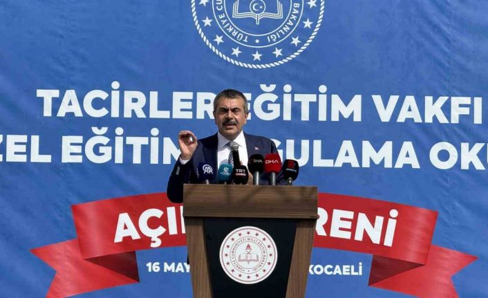 Bakan Tekin: "Türkiye, neredeyse tüm dersliklerinde akıllı tahta bulunduran dünyadaki tek ülke konumunda"