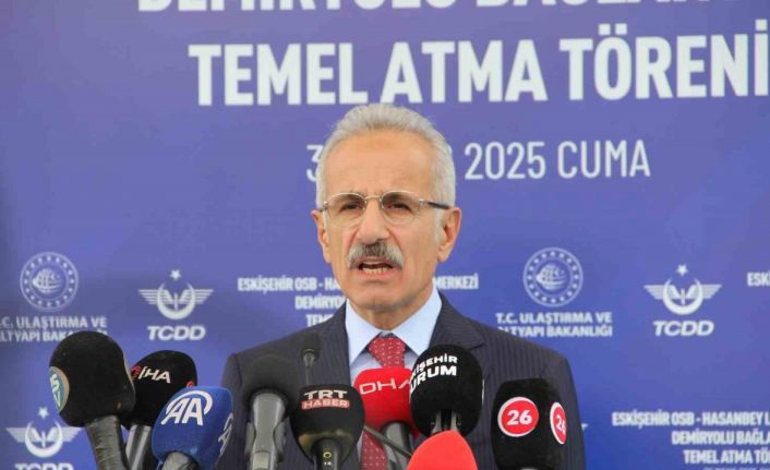 Bakan Uraloğlu, Eskişehir’de Hasanbey Lojistik Merkezi Demiryolu Bağlantısı Temel Atma Töreni’ne katıldı