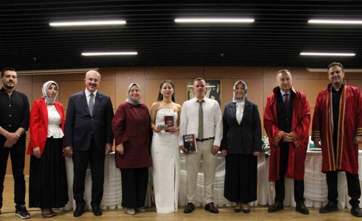 Bakan Yardımcısı Yenigün, evlilik için devlet desteği alan çiftin nikah şahitliği yaptı