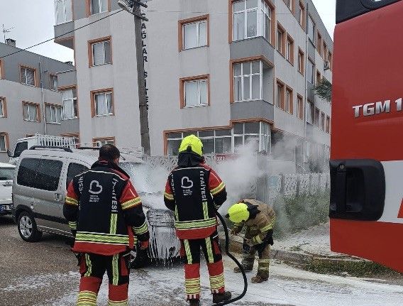 Bandırma’da araç yangını korkuttu